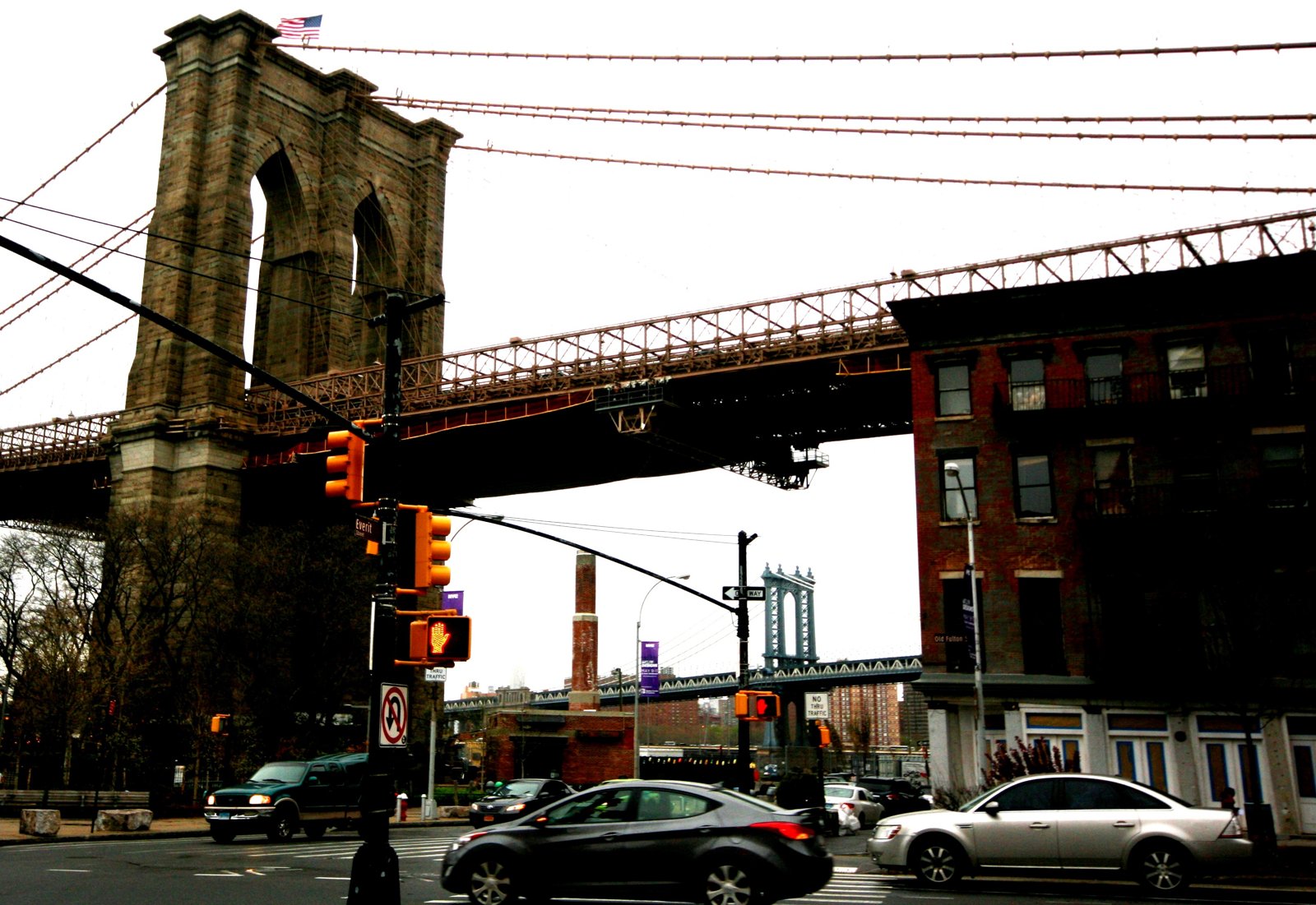 Die Brooklyn Bridge verbindet Stadtteile von New York.